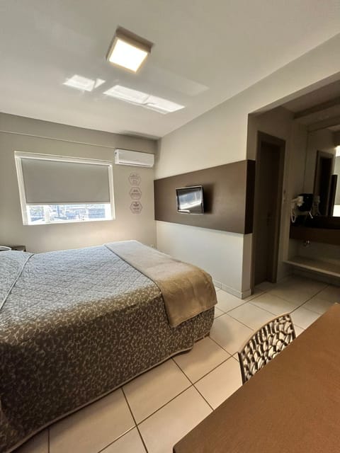 Quarto Duplo com Cama King-size | Minibar, in-room safe, desk, laptop workspace