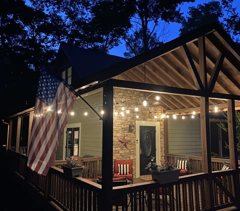 Enjoy relaxing on the deck and watching flireflies. 