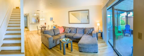 Spacious Living Room with TV and Firestick. Access to Prime Video and Netflix