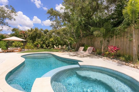 Welcome to the poolside oasis! Private Yard with property close to Siesta Key!