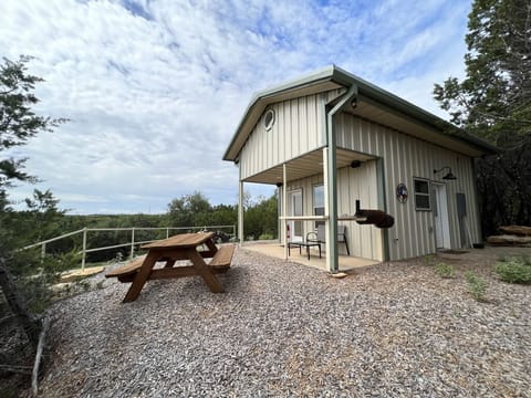 Lake Godstone Picnic Table Inspiration Cabin