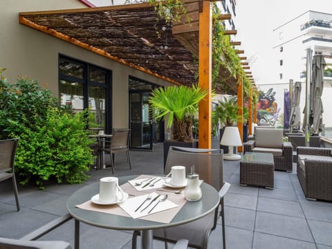 Buffet breakfast on weekdays (EUR 18.50 per person)
