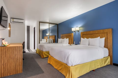 Hypo-allergenic bedding, in-room safe, desk, laptop workspace