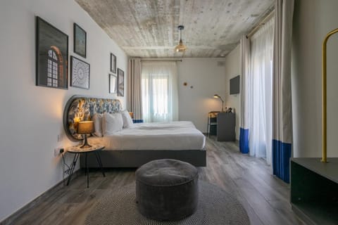 In-room safe, desk, laptop workspace, iron/ironing board