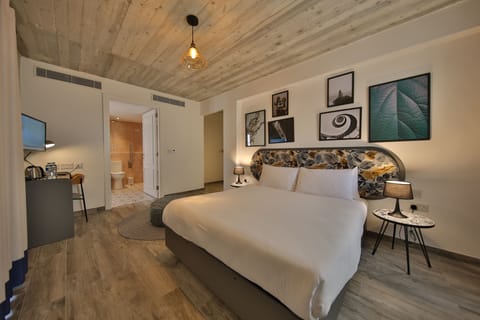 In-room safe, desk, laptop workspace, iron/ironing board