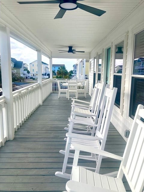 House, 4 Bedrooms | Terrace/patio