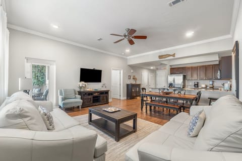 Open concept spacious common area.