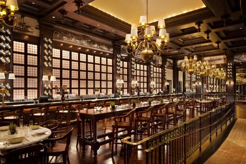 5 restaurants; breakfast, lunch, dinner, and brunch served