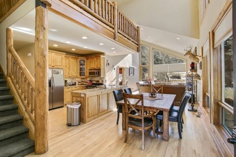 Townhome, 3 Bedrooms | Dining