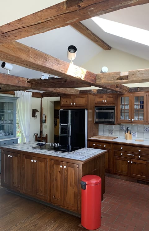 Full chef's kitchen with all new appliances