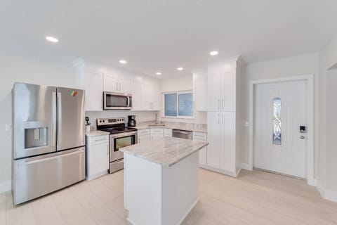 Stay in and cook with your family with our fully equipped kitchen!