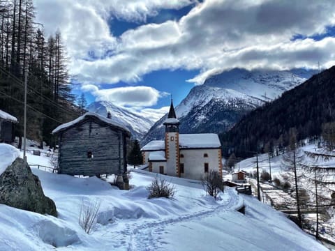 Cloud, Snow, Mountain, Property, Sky, Building, Window, Nature, Slope, House