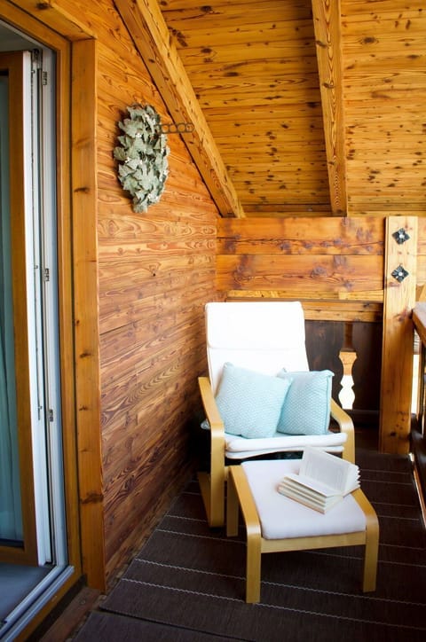 Building, Plant, Property, Window, Land Lot, Urban Design, Landscape, Neighbourhood, Grass, Leisure