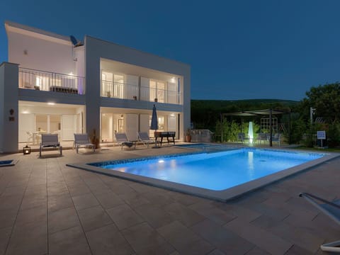 Water, Sky, Property, Building, Plant, Light, Swimming Pool, Window, Tree, Lighting