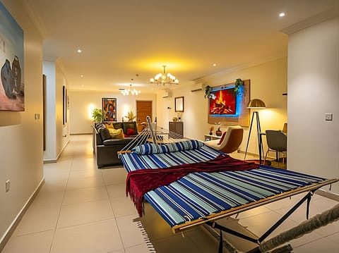 Bright open layout • Fast WiFi • Smart 65” TV • Cool 3 ACs • Hammock