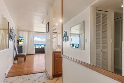 Large mirror to admire yourself on the way out