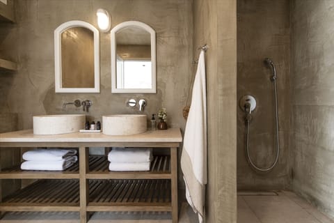 Shower, free toiletries, hair dryer, slippers