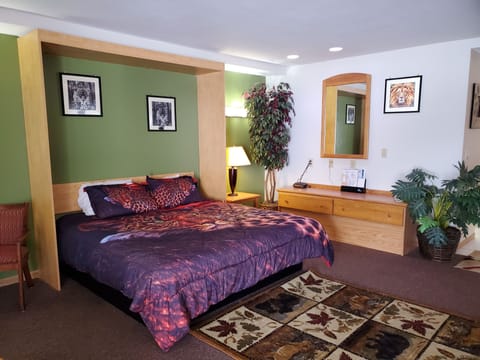Romantic Room, 1 King Bed, Jetted Tub | Down comforters, desk, iron/ironing board, free rollaway beds