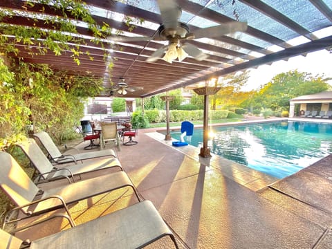 2.5 Acres of Land. 6,636sq. ft. Home with 8ft Deep Pool, Tennis & Basketball