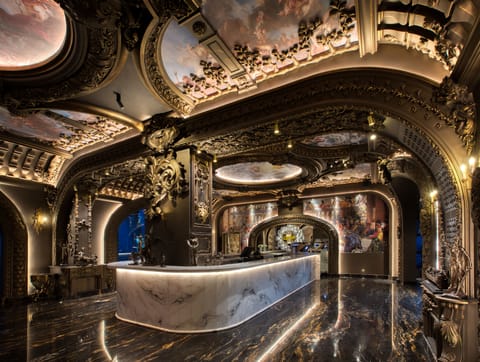 Lobby lounge