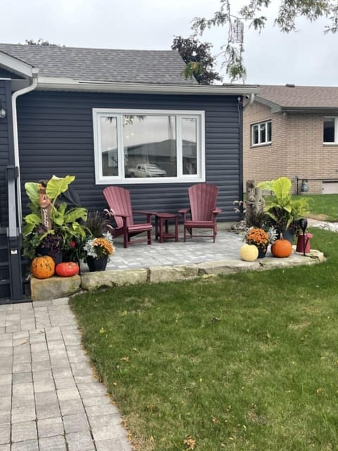 Welcoming  entrance way with sitting area