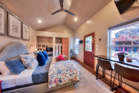 Cali Cochitta Overnight Rental (98)
