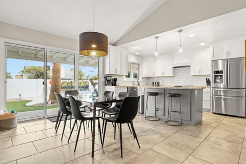Dining Area - Kitchen