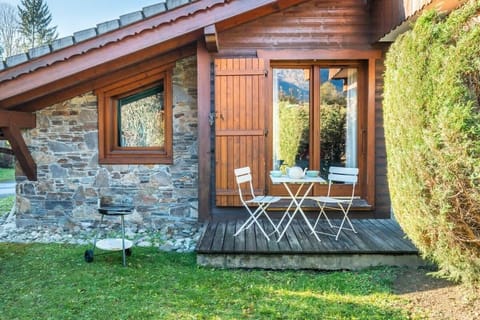 Private Garden area, with terrace and BBQ 