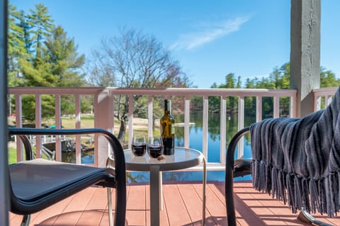 Superior King Lakeside w/ Shared Balcony | Balcony view