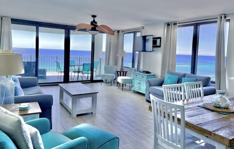 Spacious Living Room- Spectacular View!