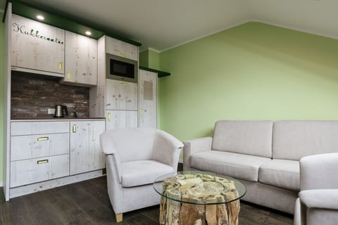 Apartment, 1 Bedroom | Private kitchen | Fridge, stovetop, coffee/tea maker, cookware/dishes/utensils