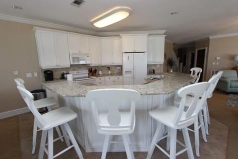 Kitchen with Breakfast Bar