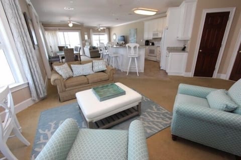 Addtional sitting Area on the Main Level