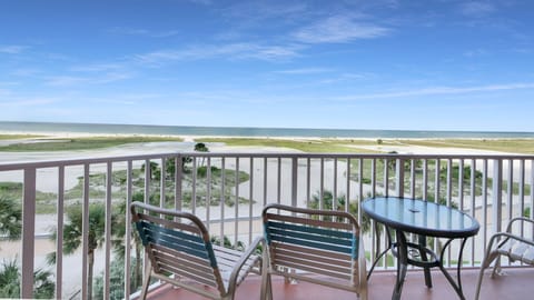 Surf Beach Room 501