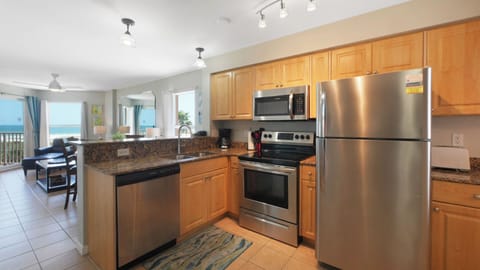 Surf Beach Room 506 Kitchen (1)