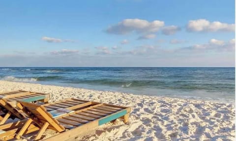 Isn't it great to be right on the beach-Gulf Side!