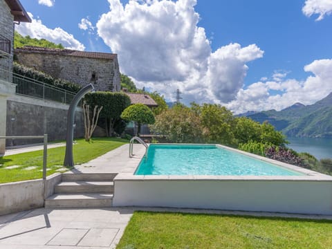 Cloud, Water, Sky, Plant, Green, Building, Swimming Pool, Grass, Leisure, Rectangle