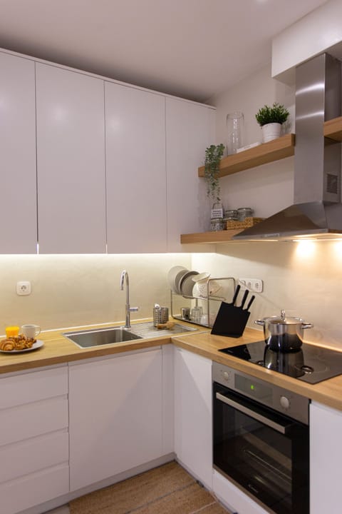 The kitchen has all the necessary equipment to prepare your meals!