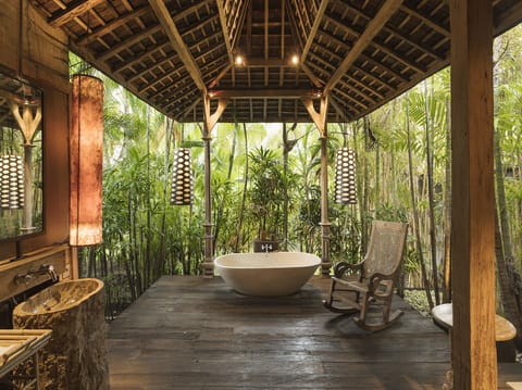 Villa, 5 Bedrooms | Bathroom | Rainfall showerhead, free toiletries, hair dryer, towels