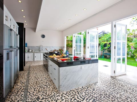 Villa, 6 Bedrooms | Private kitchen | Full-size fridge, microwave, oven, stovetop