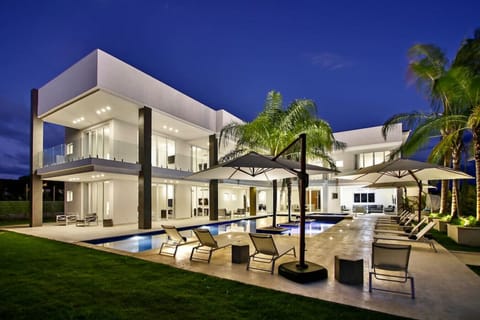 Villa Palmas 78: Lux golf villa, full staff, lap-pool, Jacuzzi & 2 golf carts