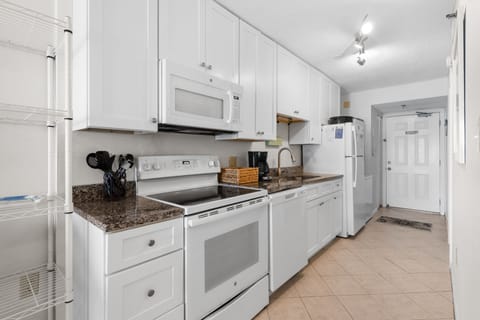 Prepare a big breakfast before heading out to the beach.