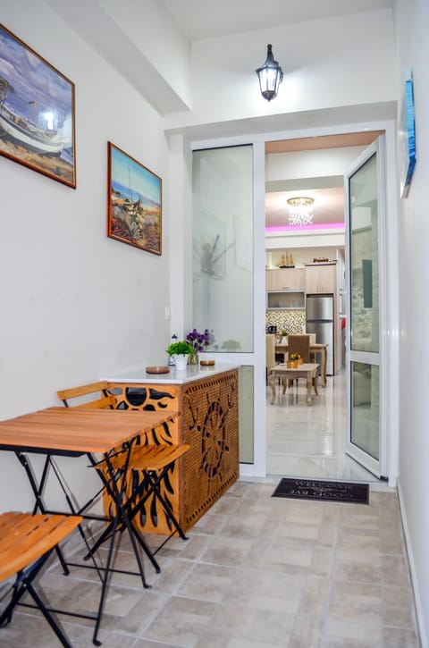 A small table to enjoy your coffee or your drink, in a peaceful neigbourhood!