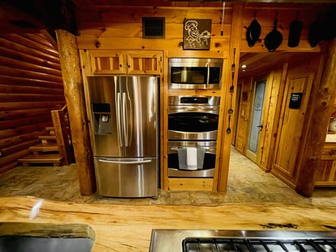 Mystic Lodge Chef Kitchen with Double Oven