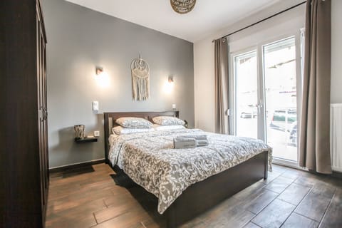 Deluxe Apartment | 1 bedroom, blackout drapes, soundproofing, iron/ironing board