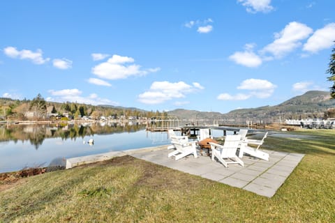 Firepit and six Polywood chairs 