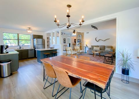 Dining area for 6, plus 2 barstools.