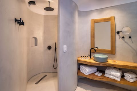 Executive Two Bedroom Suite with Outdoor Jetted Tub | Bathroom | Shower, rainfall showerhead, designer toiletries, hair dryer