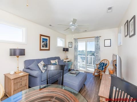 Top Floor Den Area with Queen Sleeper Sofa