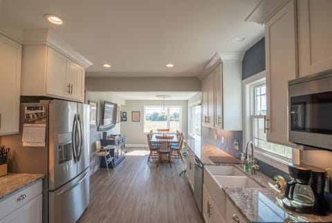 Basic cookware, coffee, tea, oil, and cleaning supplies are provided.